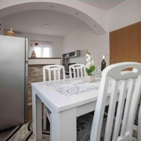 Apartment Stasa *